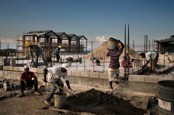 English / Creole / French Construction Dictionary - Il Anglais / Créole / Français Dictionnaire Construction