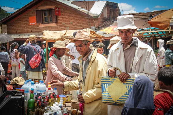 Malagasy Phrasebook - Rakibolana Anglisy / Malagasy